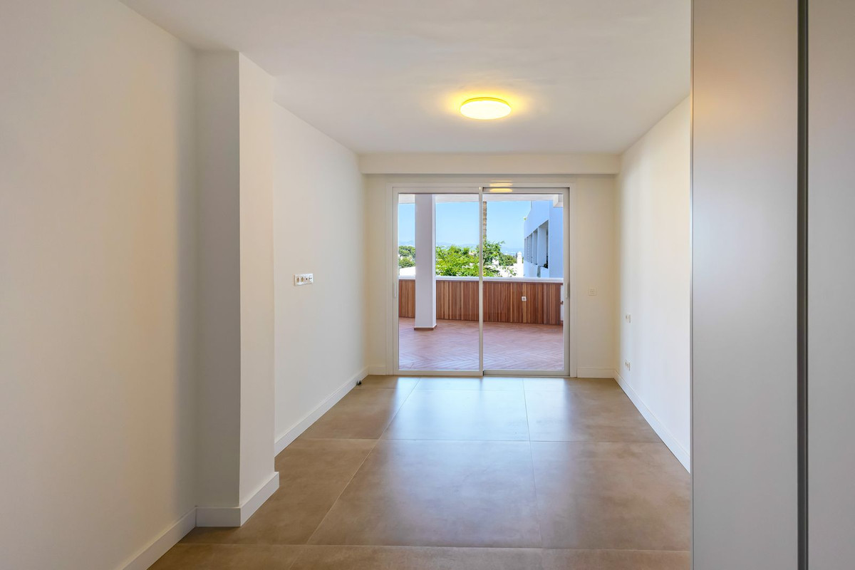 2 Bed Apartment for sale in Nueva Andalucía Costa Del Sol, Málaga, Spain
