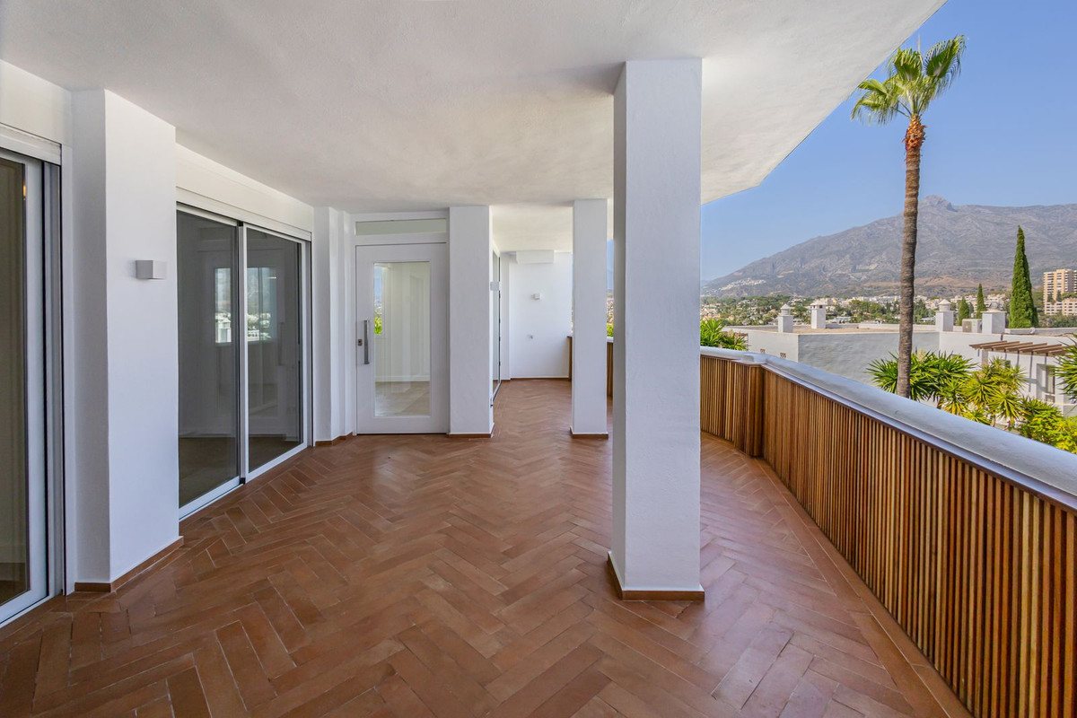 2 Bed Apartment for sale in Nueva Andalucía Costa Del Sol, Málaga, Spain