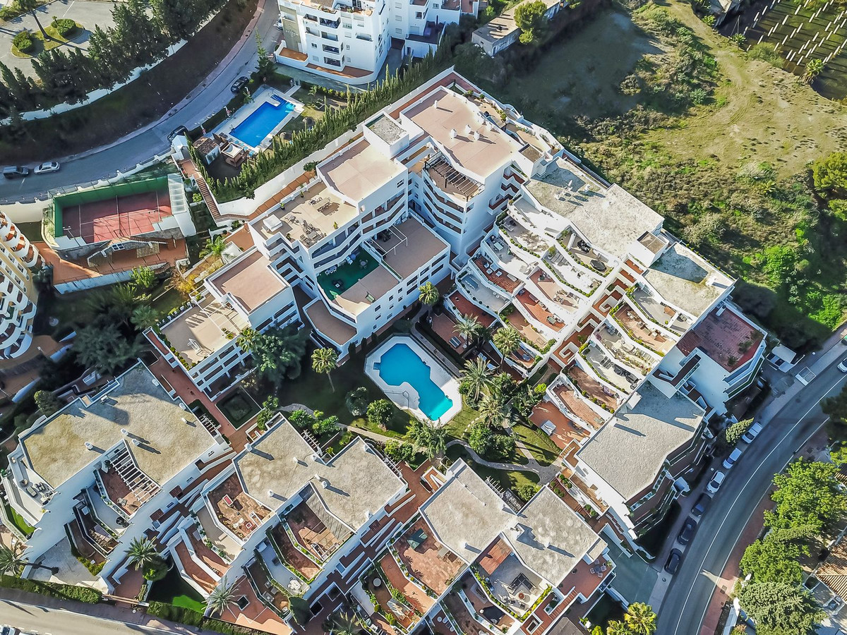 2 Bed Apartment for sale in Nueva Andalucía Costa Del Sol, Málaga, Spain