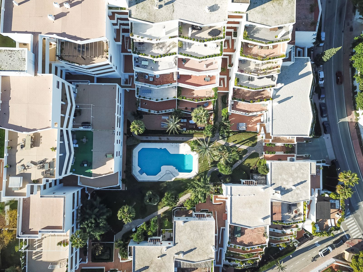 2 Bed Apartment for sale in Nueva Andalucía Costa Del Sol, Málaga, Spain