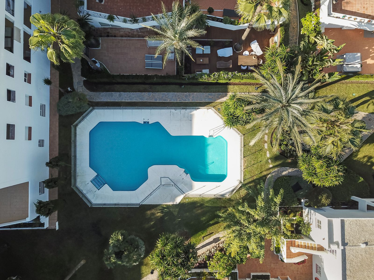 2 Bed Apartment for sale in Nueva Andalucía Costa Del Sol, Málaga, Spain