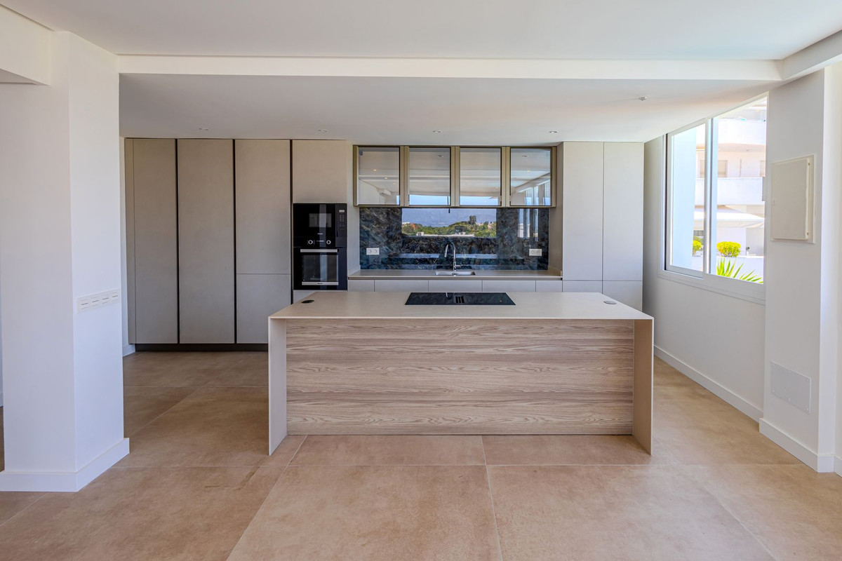 2 Bed Apartment for sale in Nueva Andalucía Costa Del Sol, Málaga, Spain