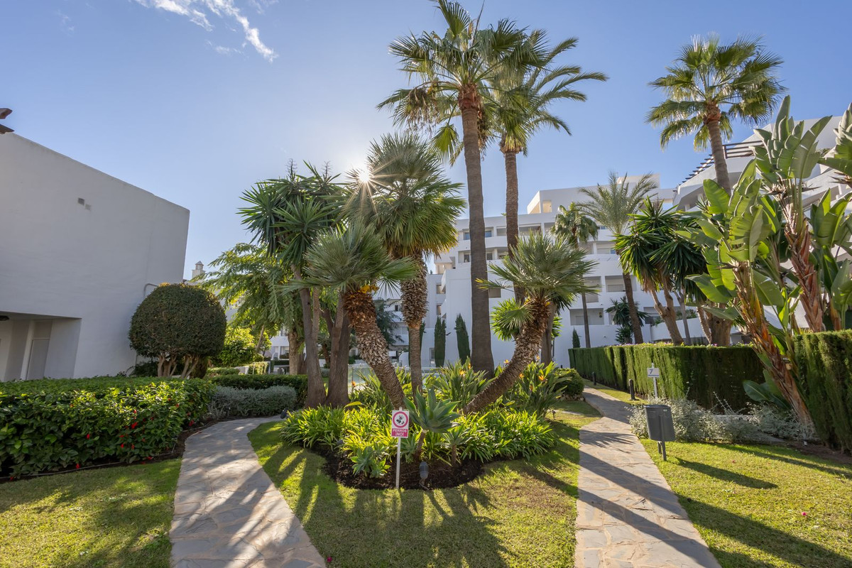 2 Bed Apartment for sale in Nueva Andalucía Costa Del Sol, Málaga, Spain
