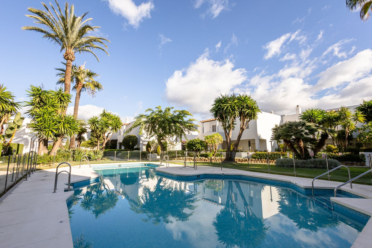 2 Bed Apartment for sale in Nueva Andalucía Costa Del Sol, Málaga, Spain