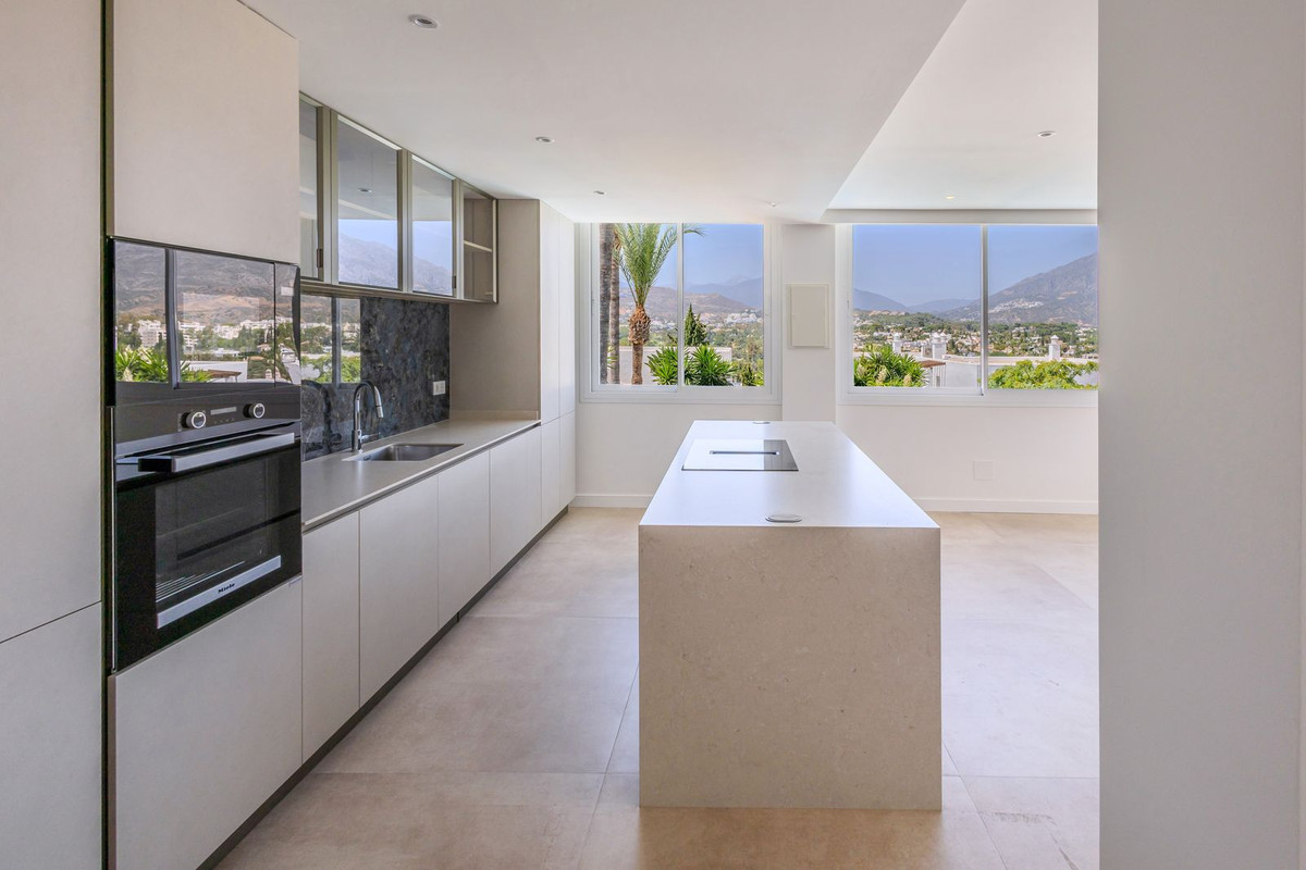 2 Bed Apartment for sale in Nueva Andalucía Costa Del Sol, Málaga, Spain
