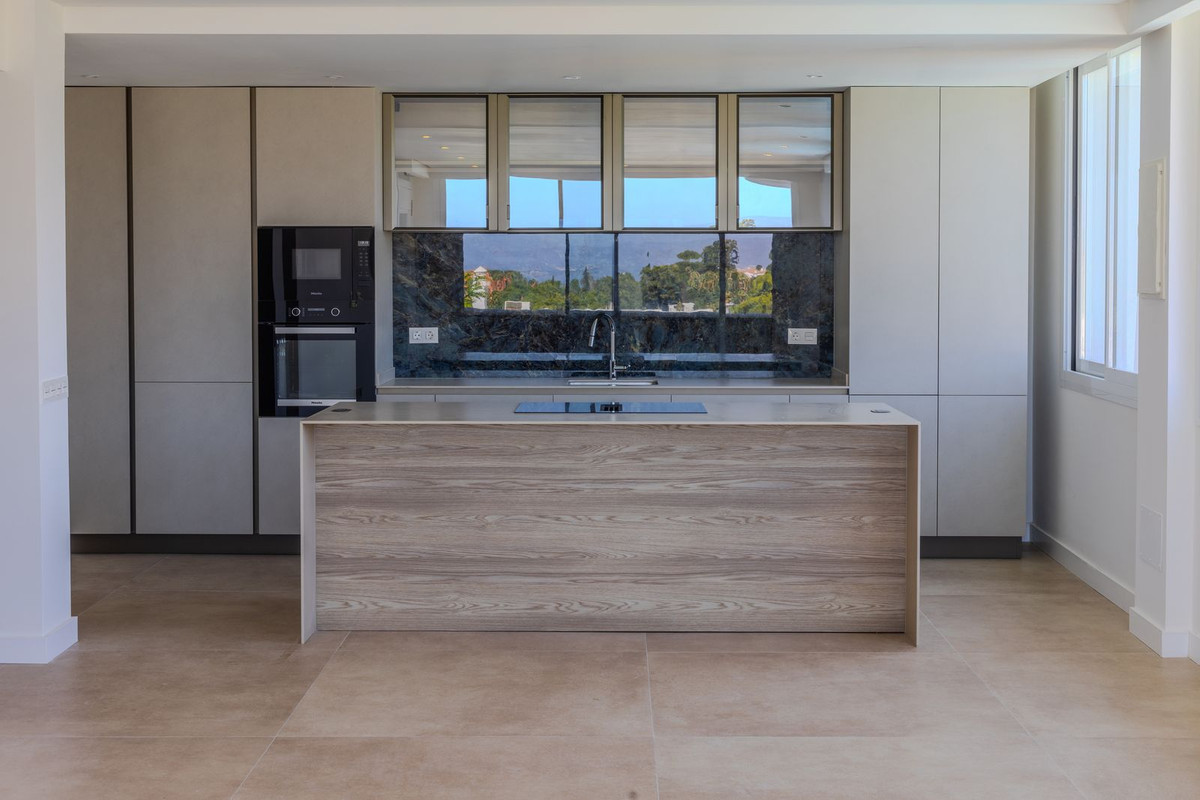 2 Bed Apartment for sale in Nueva Andalucía Costa Del Sol, Málaga, Spain