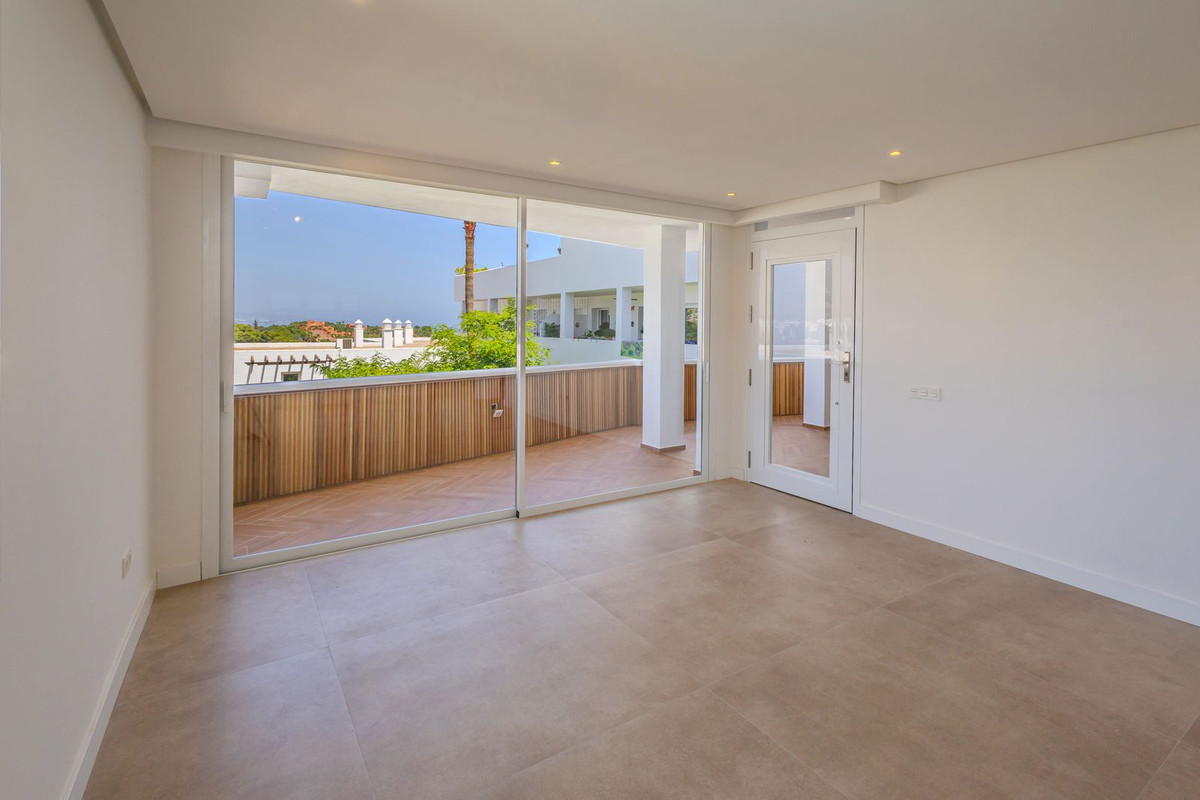 2 Bed Apartment for sale in Nueva Andalucía Costa Del Sol, Málaga, Spain