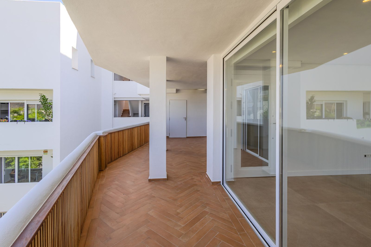 2 Bed Apartment for sale in Nueva Andalucía Costa Del Sol, Málaga, Spain