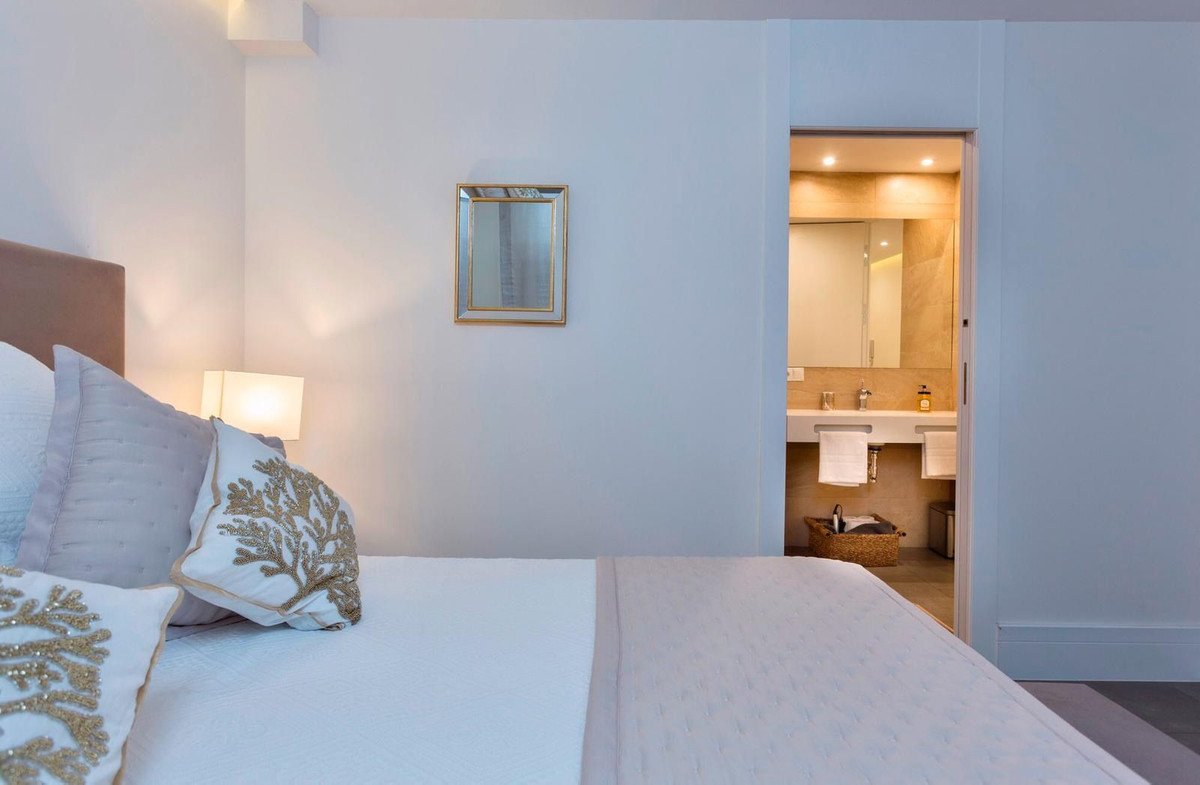 2 Bed Apartment for sale in The Golden Mile Costa Del Sol, Málaga, Spain