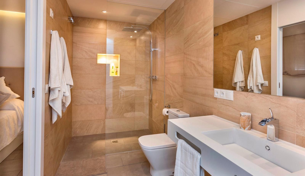 2 Bed Apartment for sale in The Golden Mile Costa Del Sol, Málaga, Spain
