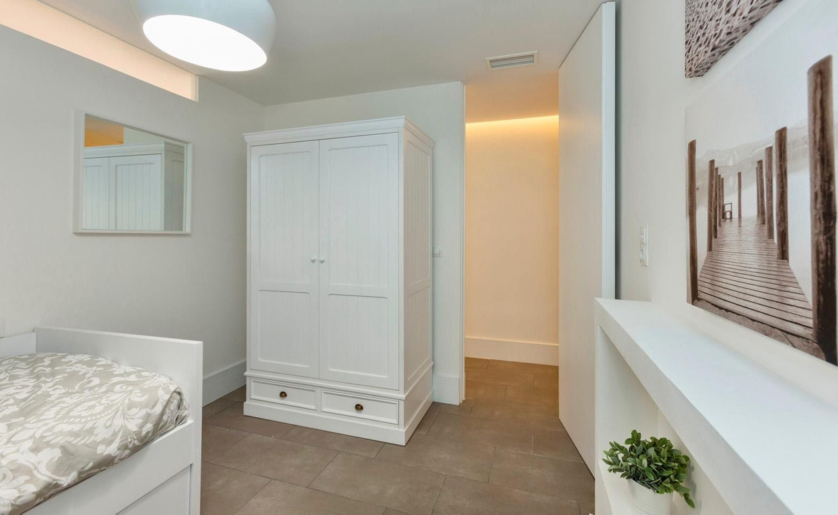 2 Bed Apartment for sale in The Golden Mile Costa Del Sol, Málaga, Spain