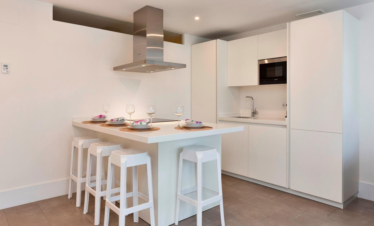 2 Bed Apartment for sale in The Golden Mile Costa Del Sol, Málaga, Spain