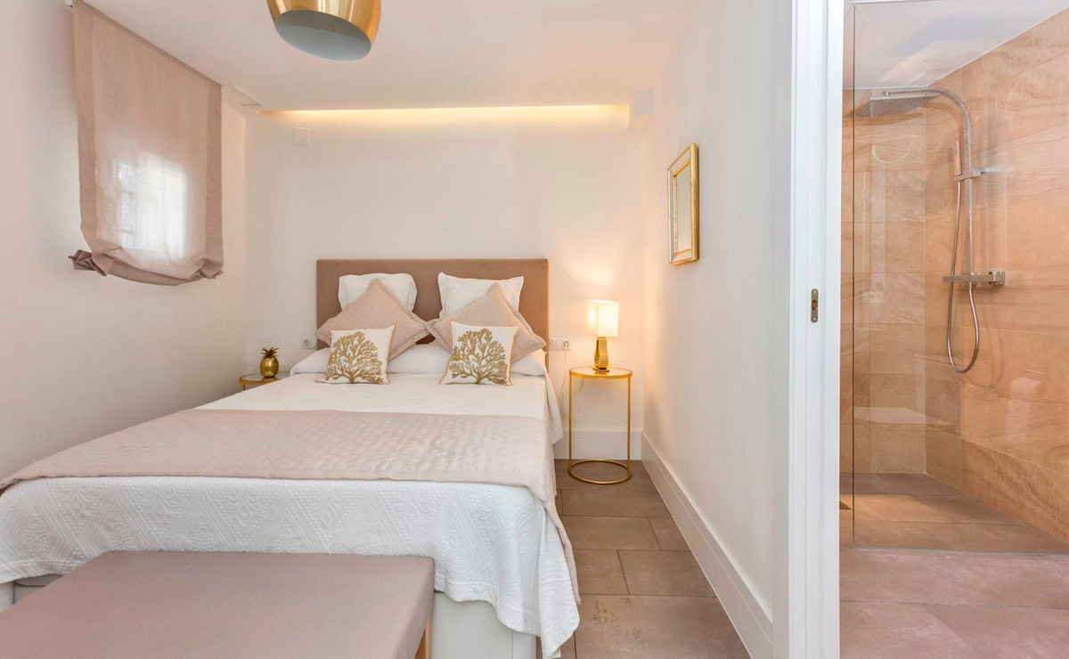 2 Bed Apartment for sale in The Golden Mile Costa Del Sol, Málaga, Spain