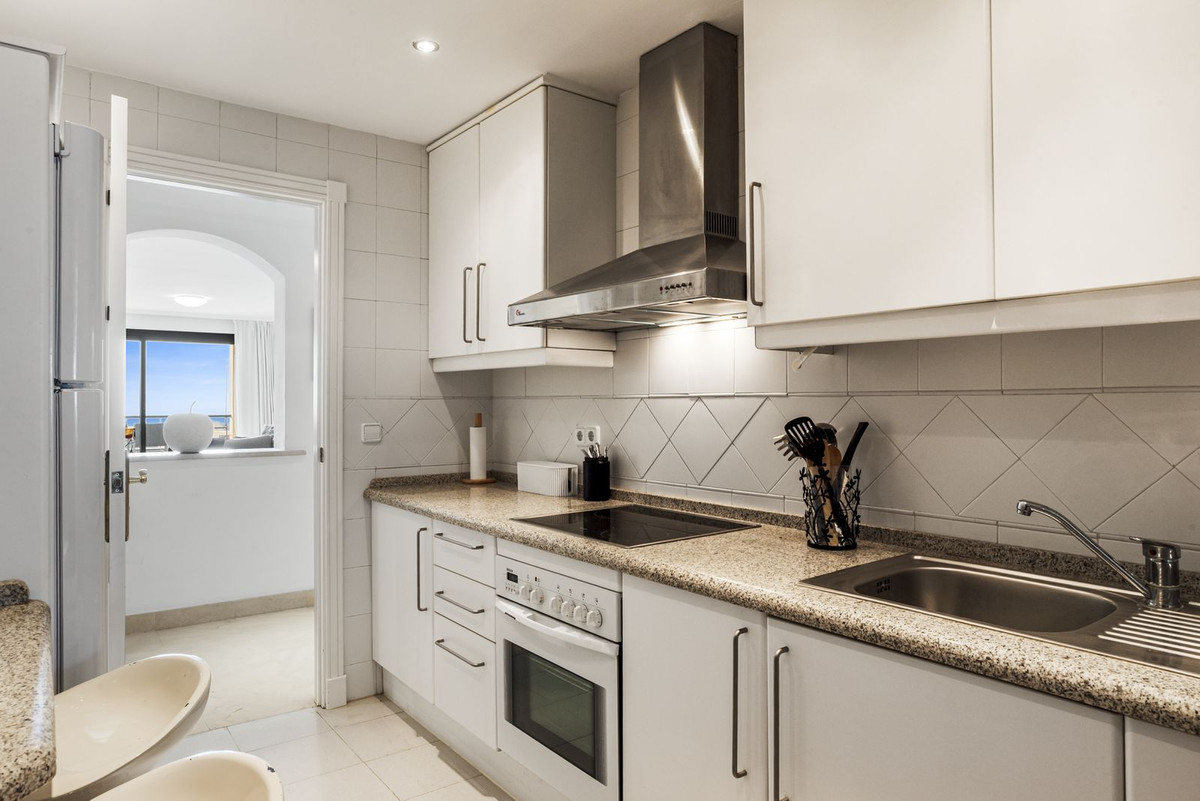 2 Bed Apartment for sale in Benahavís Costa Del Sol, Málaga, Spain