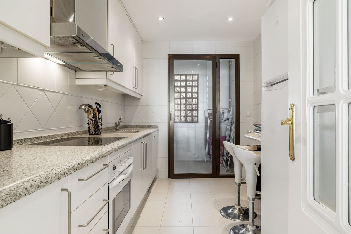 2 Bed Apartment for sale in Benahavís Costa Del Sol, Málaga, Spain