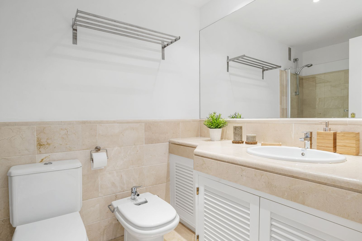 2 Bed Apartment for sale in Benahavís Costa Del Sol, Málaga, Spain