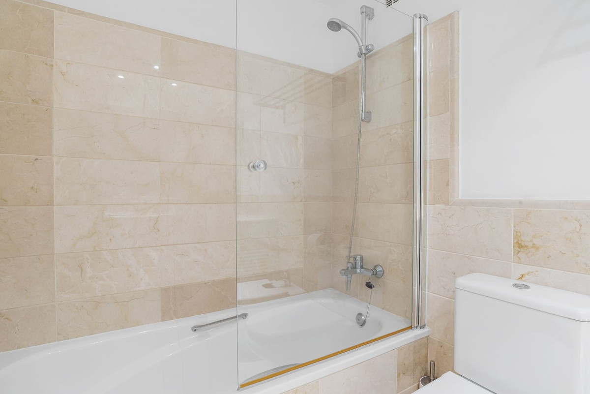 2 Bed Apartment for sale in Benahavís Costa Del Sol, Málaga, Spain
