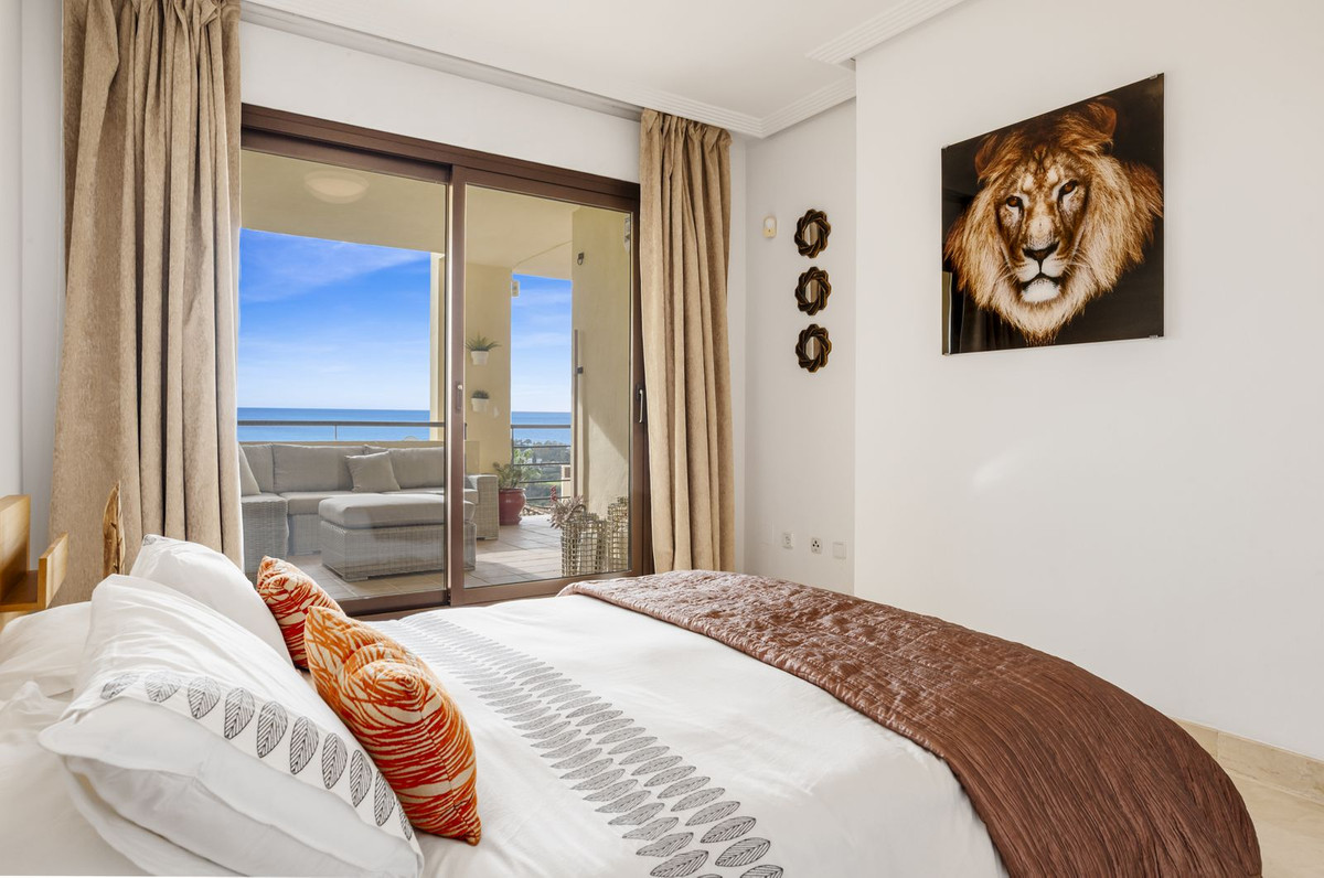 2 Bed Apartment for sale in Benahavís Costa Del Sol, Málaga, Spain
