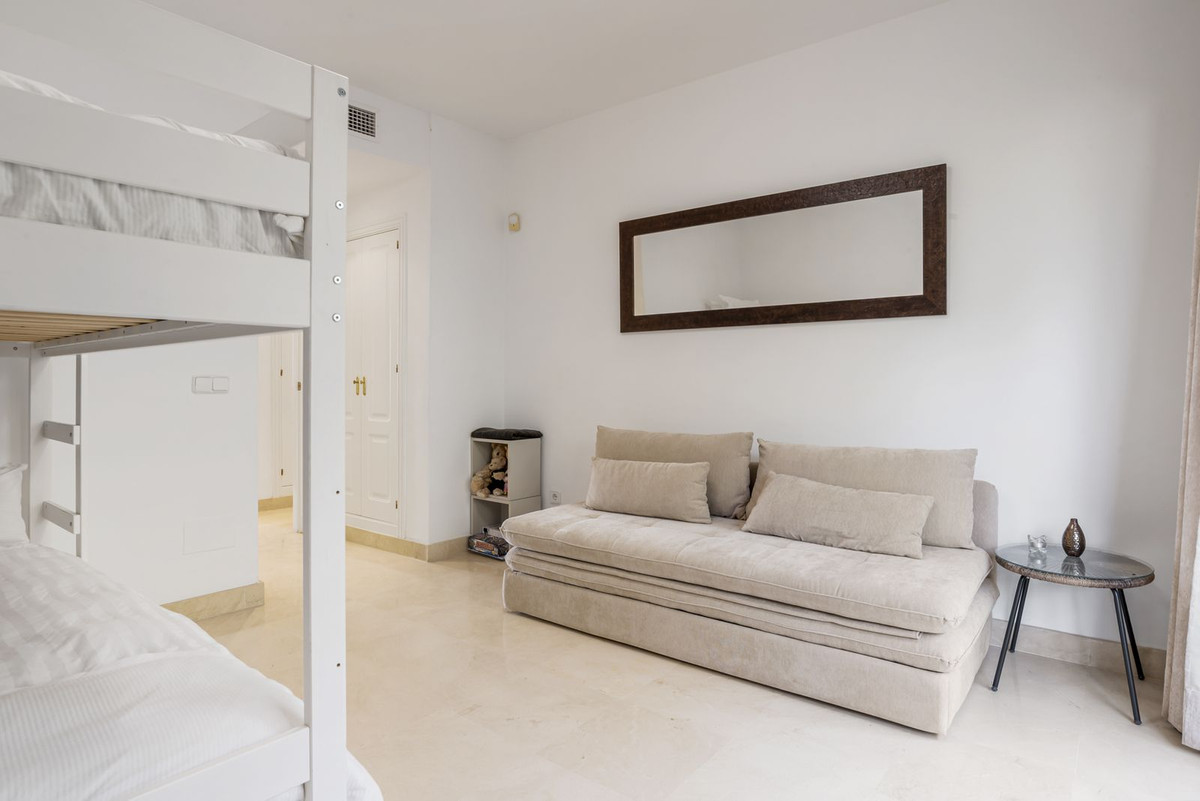 2 Bed Apartment for sale in Benahavís Costa Del Sol, Málaga, Spain