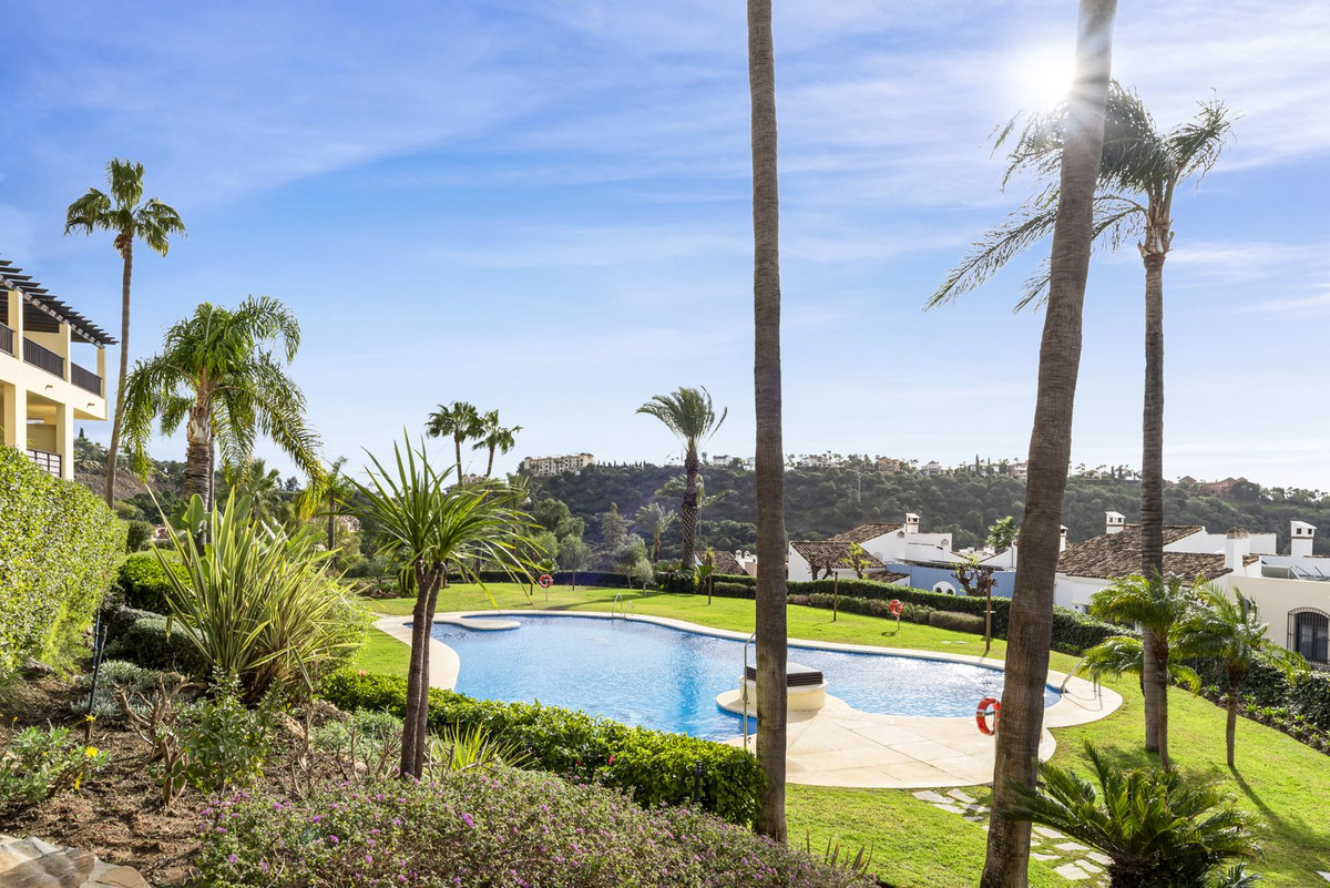 2 Bed Apartment for sale in Benahavís Costa Del Sol, Málaga, Spain