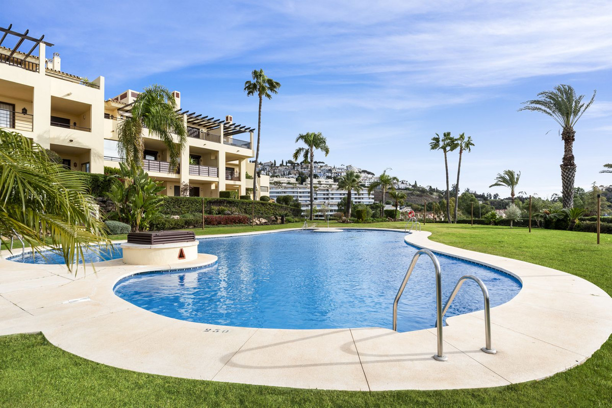 2 Bed Apartment for sale in Benahavís Costa Del Sol, Málaga, Spain