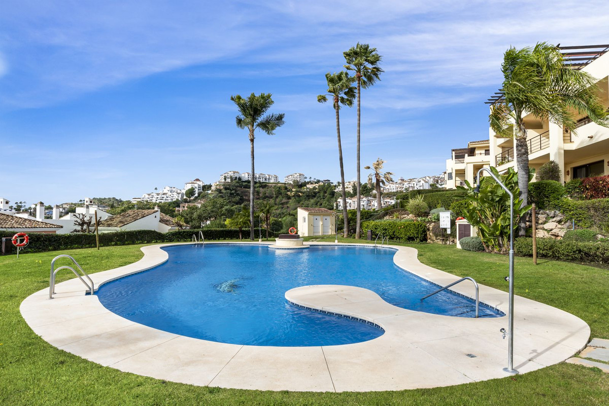 2 Bed Apartment for sale in Benahavís Costa Del Sol, Málaga, Spain