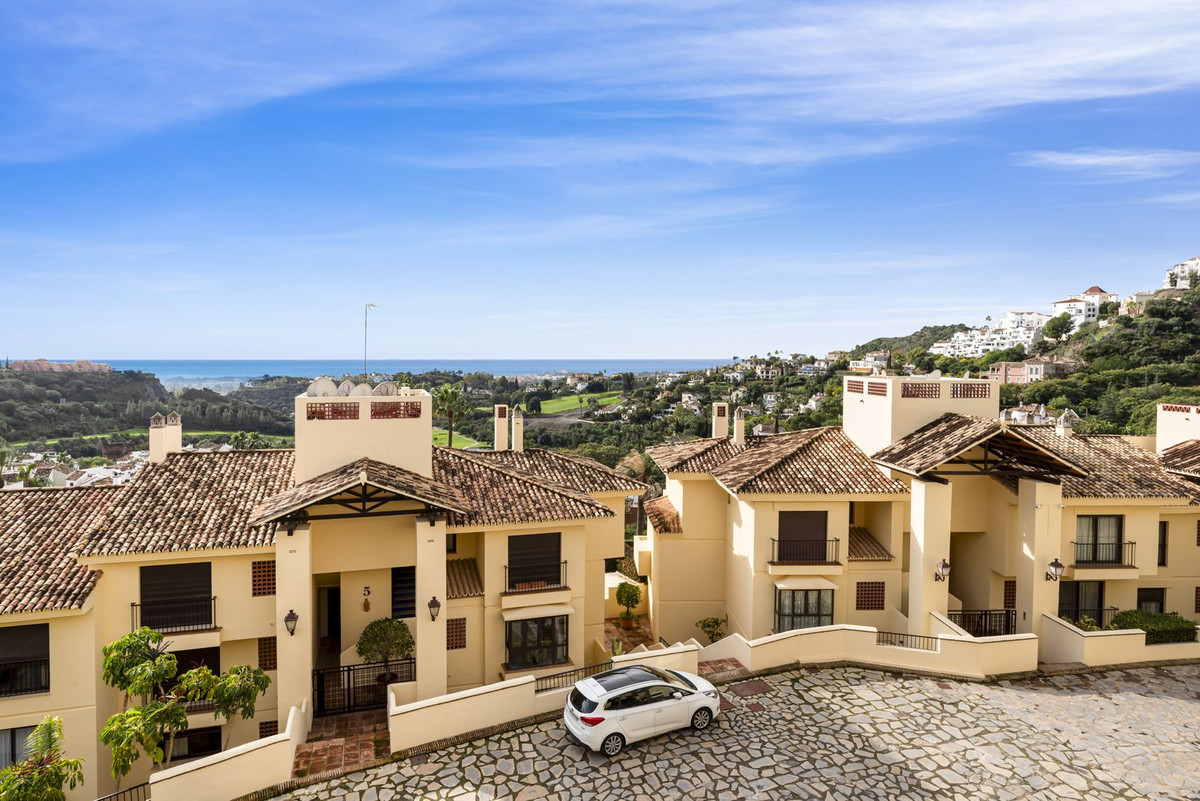 2 Bed Apartment for sale in Benahavís Costa Del Sol, Málaga, Spain