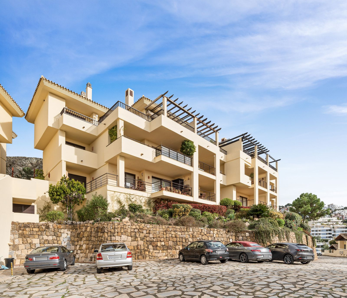 2 Bed Apartment for sale in Benahavís Costa Del Sol, Málaga, Spain