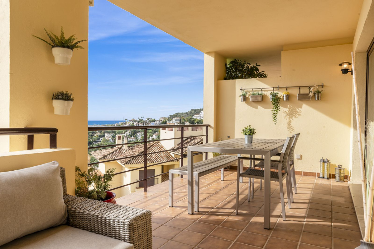 2 Bed Apartment for sale in Benahavís Costa Del Sol, Málaga, Spain
