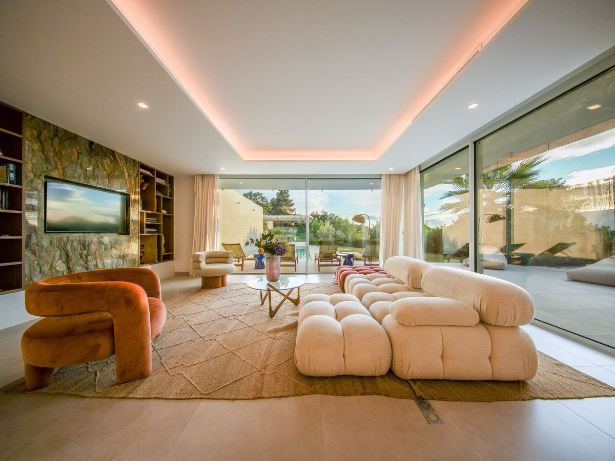 Se vende Villa - Chalet de 5 dormitorios en Costa Del Sol, Málaga, España
