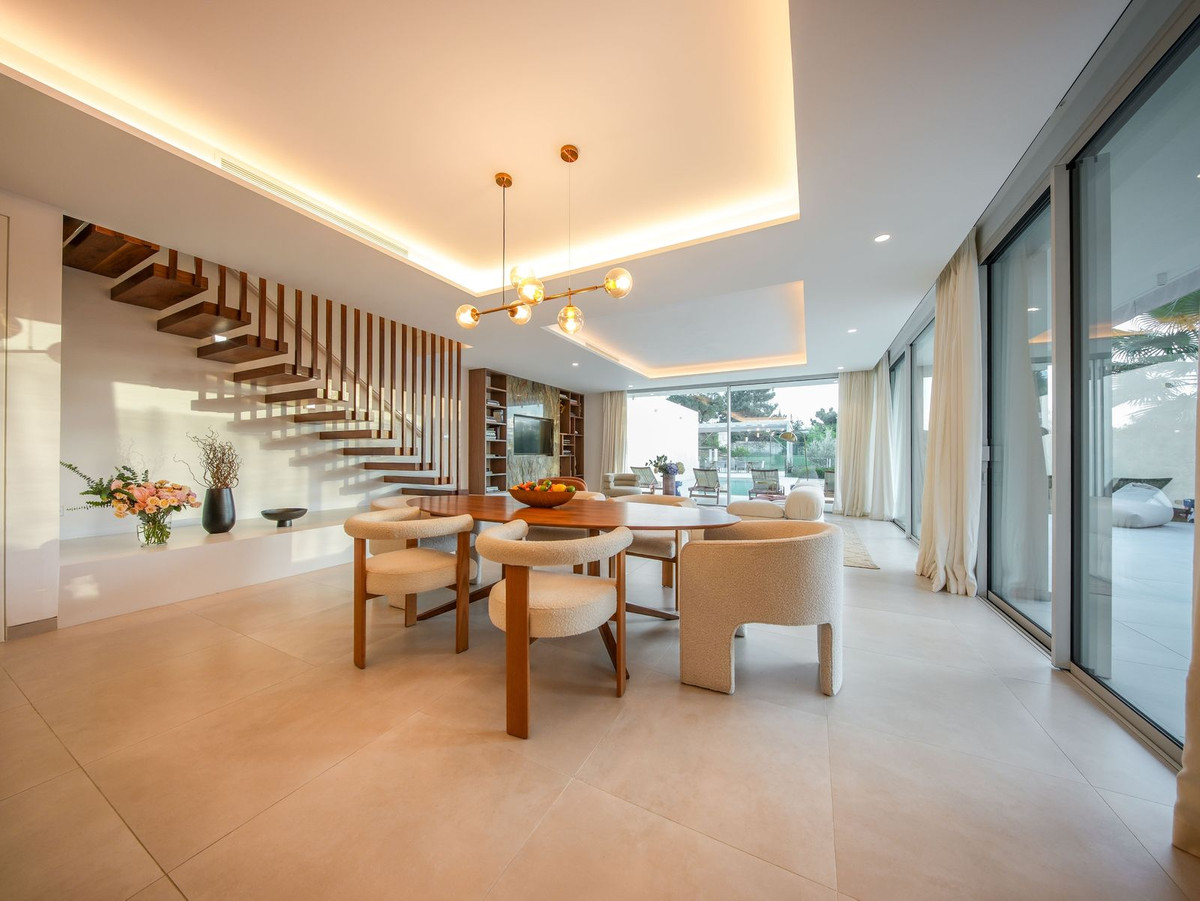 Se vende Villa - Chalet de 5 dormitorios en Costa Del Sol, Málaga, España