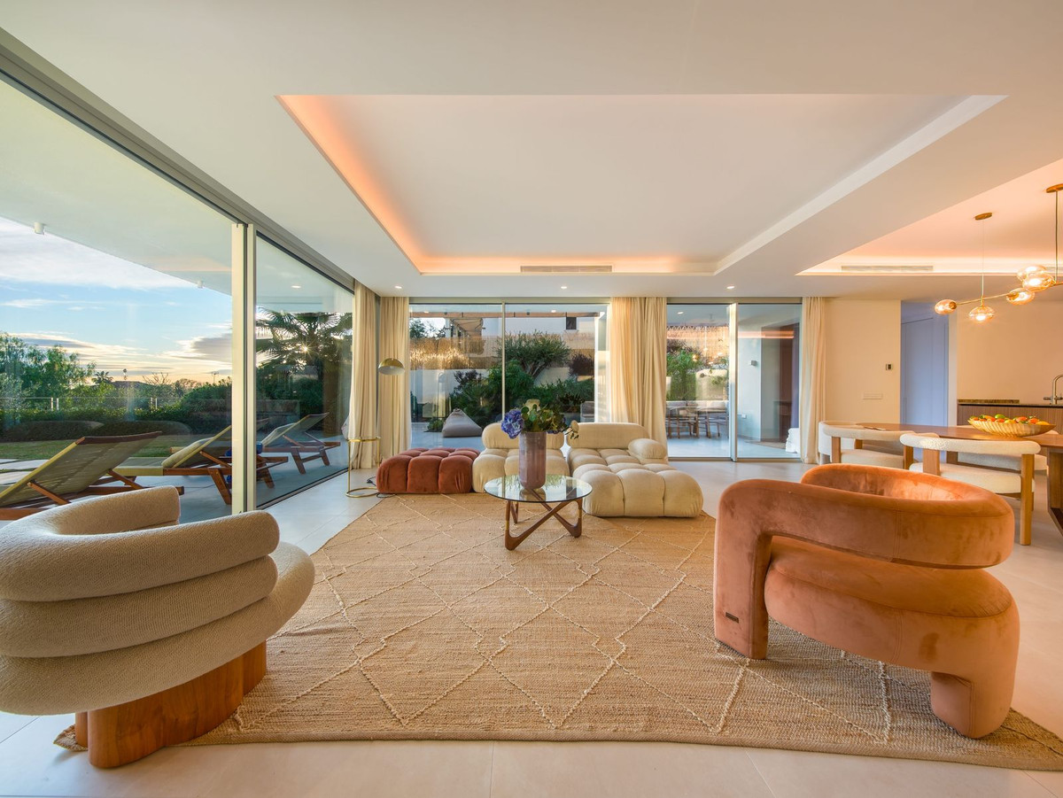 Se vende Villa - Chalet de 5 dormitorios en Costa Del Sol, Málaga, España