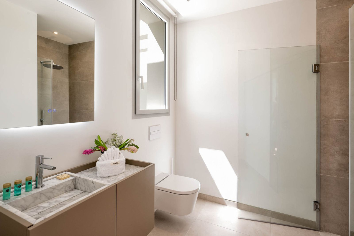 Se vende Villa - Chalet de 5 dormitorios en Costa Del Sol, Málaga, España