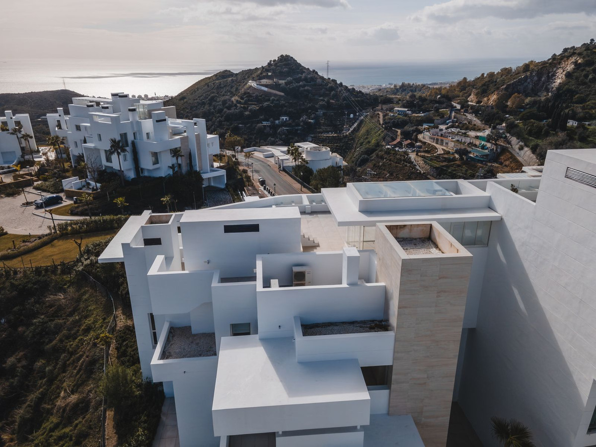3 Bed Apartment for sale in Ojén Costa Del Sol, Málaga, Spain