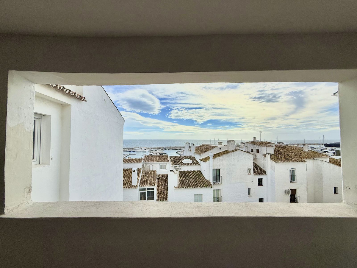 5 Bed Apartment for sale in Puerto Banús Costa Del Sol, Málaga, Spain