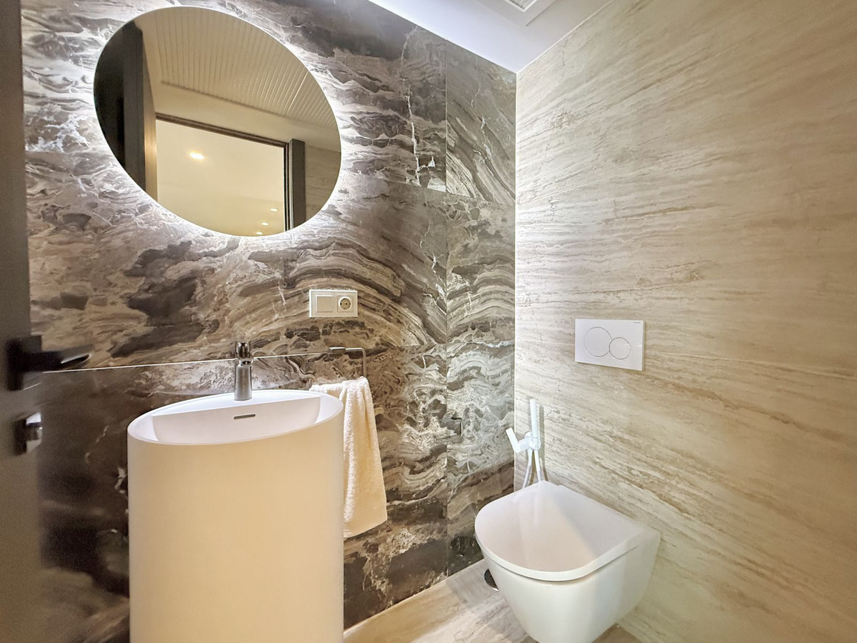 5 Bed Apartment for sale in Puerto Banús Costa Del Sol, Málaga, Spain