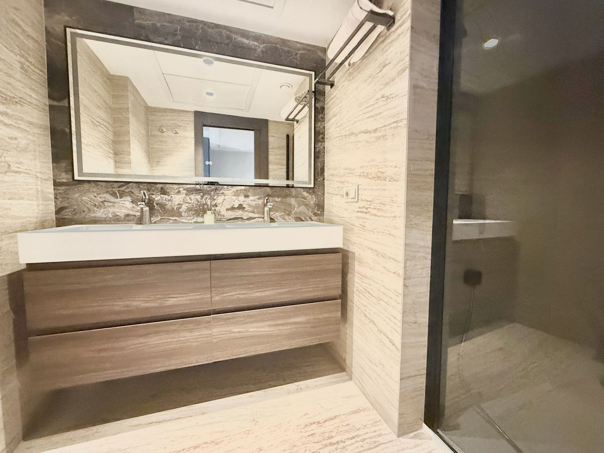 5 Bed Apartment for sale in Puerto Banús Costa Del Sol, Málaga, Spain