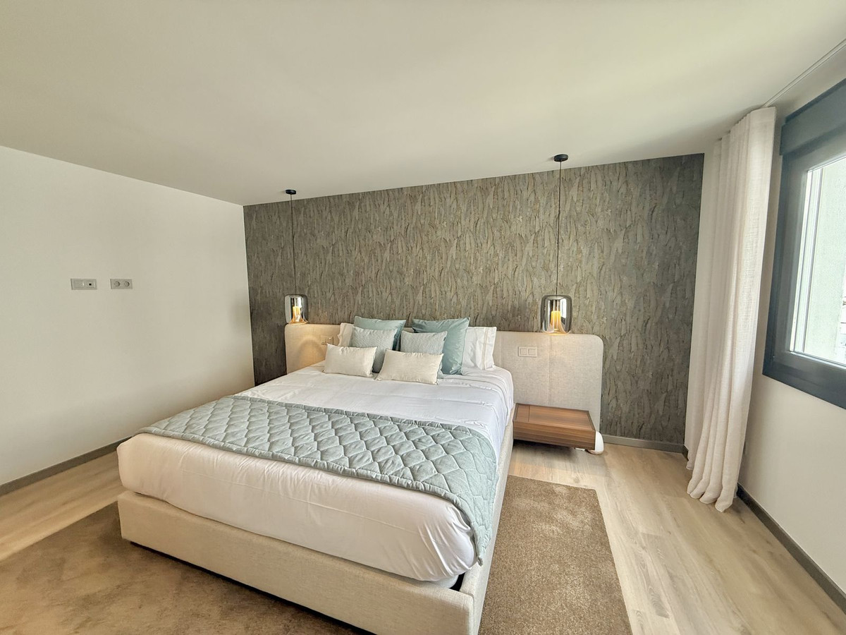 5 Bed Apartment for sale in Puerto Banús Costa Del Sol, Málaga, Spain