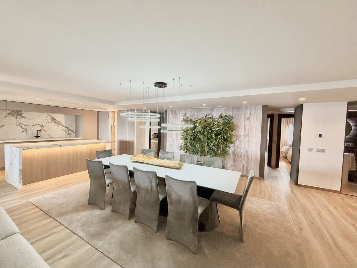 5 Bed Apartment for sale in Puerto Banús Costa Del Sol, Málaga, Spain