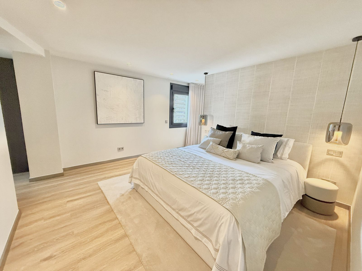 5 Bed Apartment for sale in Puerto Banús Costa Del Sol, Málaga, Spain