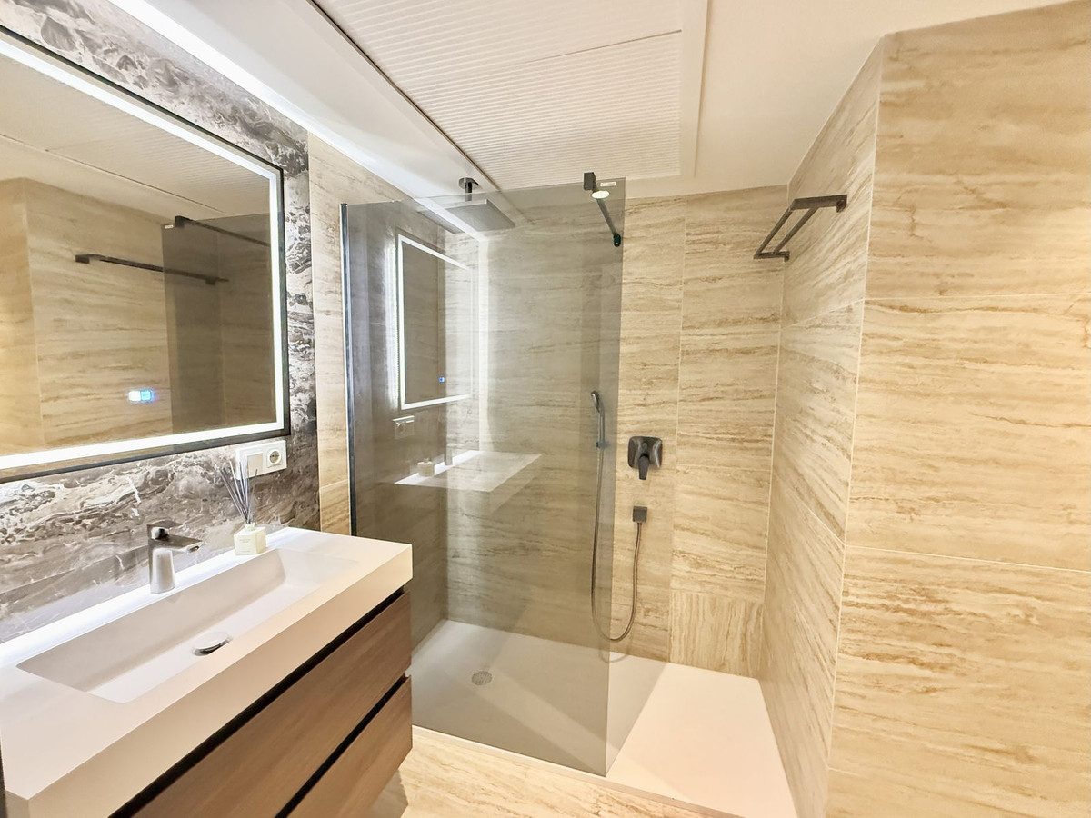 5 Bed Apartment for sale in Puerto Banús Costa Del Sol, Málaga, Spain