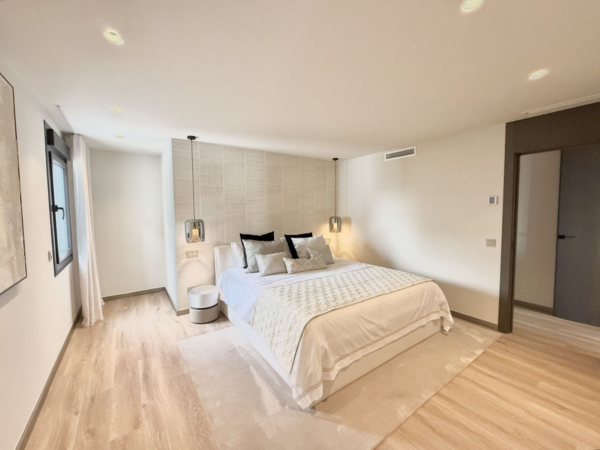 5 Bed Apartment for sale in Puerto Banús Costa Del Sol, Málaga, Spain