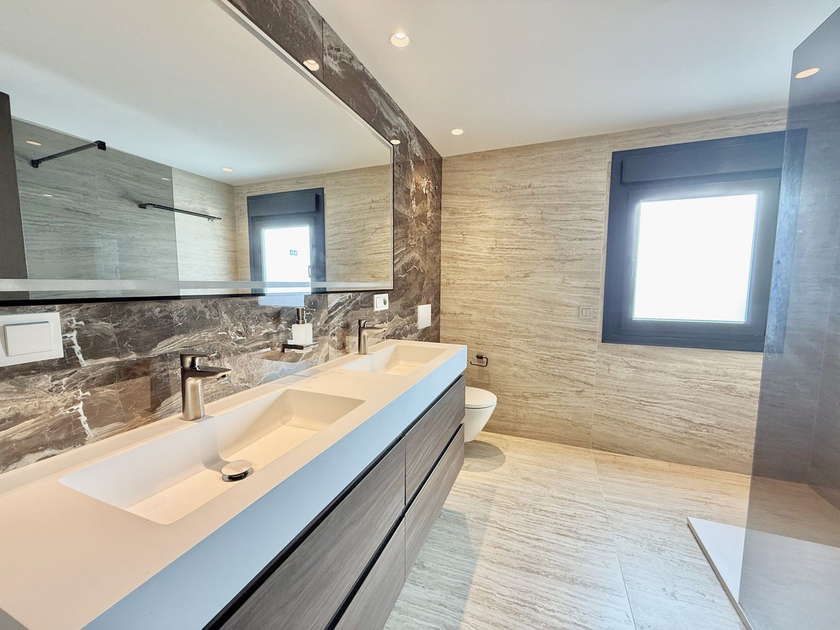 5 Bed Apartment for sale in Puerto Banús Costa Del Sol, Málaga, Spain