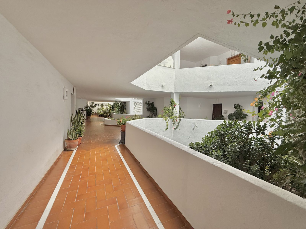 5 Bed Apartment for sale in Puerto Banús Costa Del Sol, Málaga, Spain