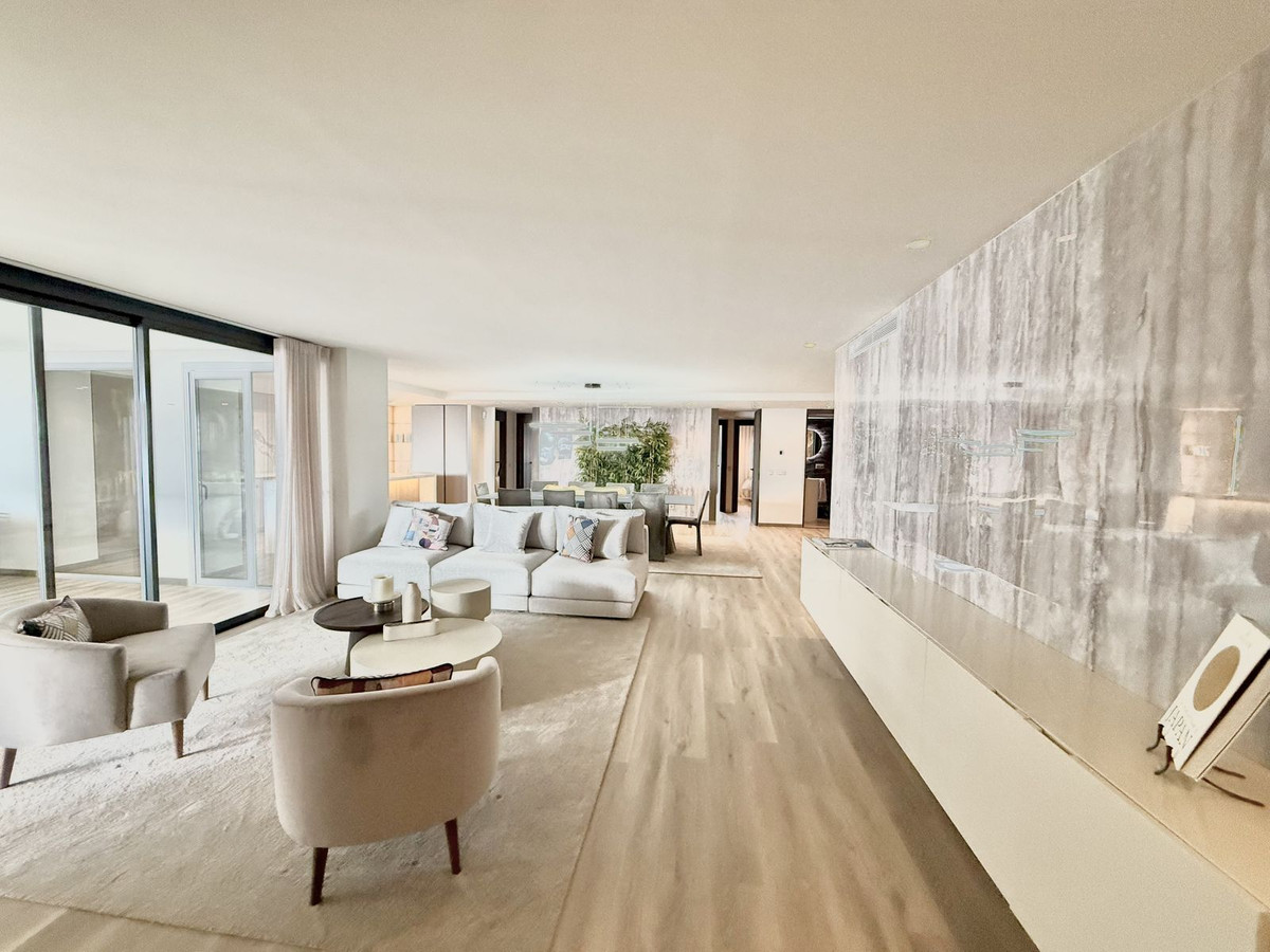 5 Bed Apartment for sale in Puerto Banús Costa Del Sol, Málaga, Spain