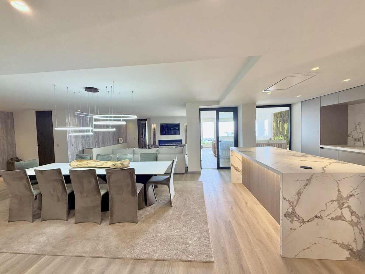 5 Bed Apartment for sale in Puerto Banús Costa Del Sol, Málaga, Spain