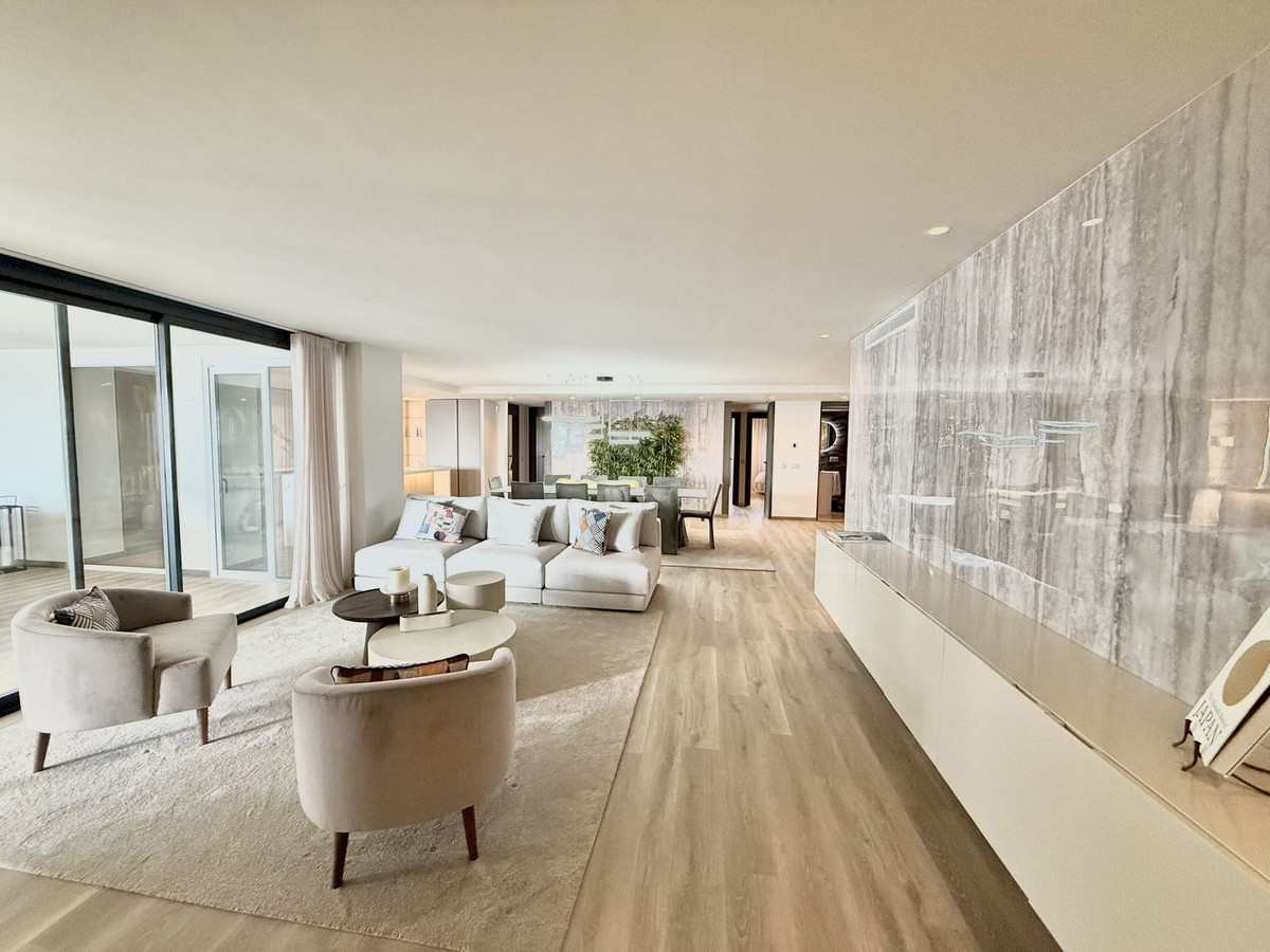 5 Bed Apartment for sale in Puerto Banús Costa Del Sol, Málaga, Spain