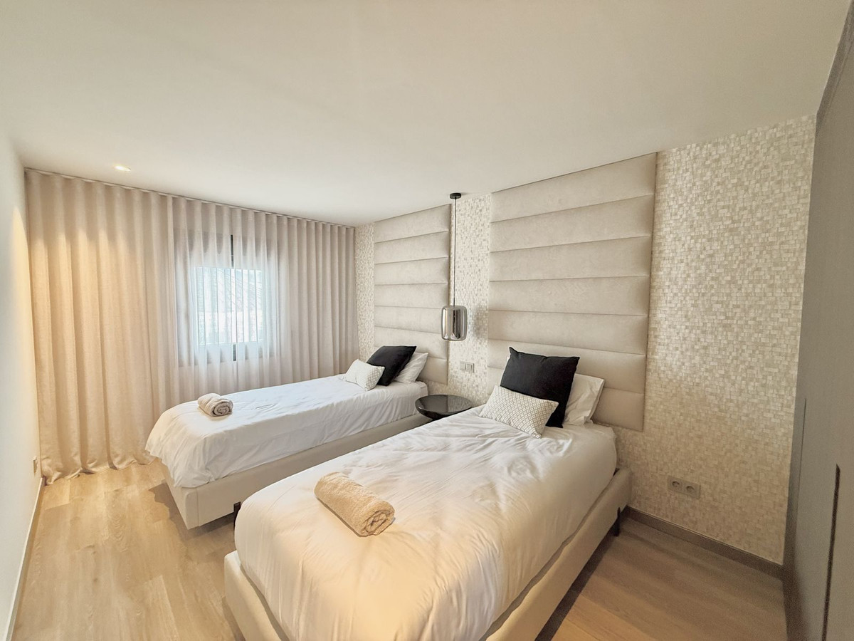 5 Bed Apartment for sale in Puerto Banús Costa Del Sol, Málaga, Spain