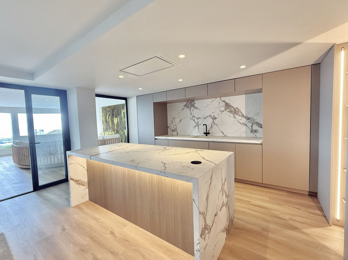 5 Bed Apartment for sale in Puerto Banús Costa Del Sol, Málaga, Spain