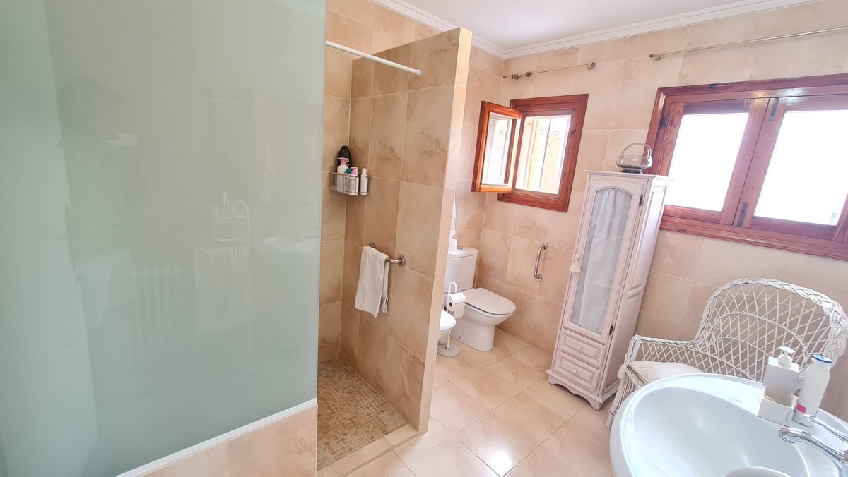 4 Bed Townhouse for sale in Elda Costa Blanca, Alicante, Spain